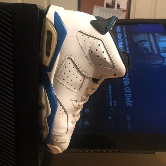 Jordan 6 Sporting Blues - Picture 1 of 6